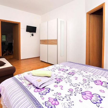 Apartments Barbara With Pool Брсеч Екстер'єр фото