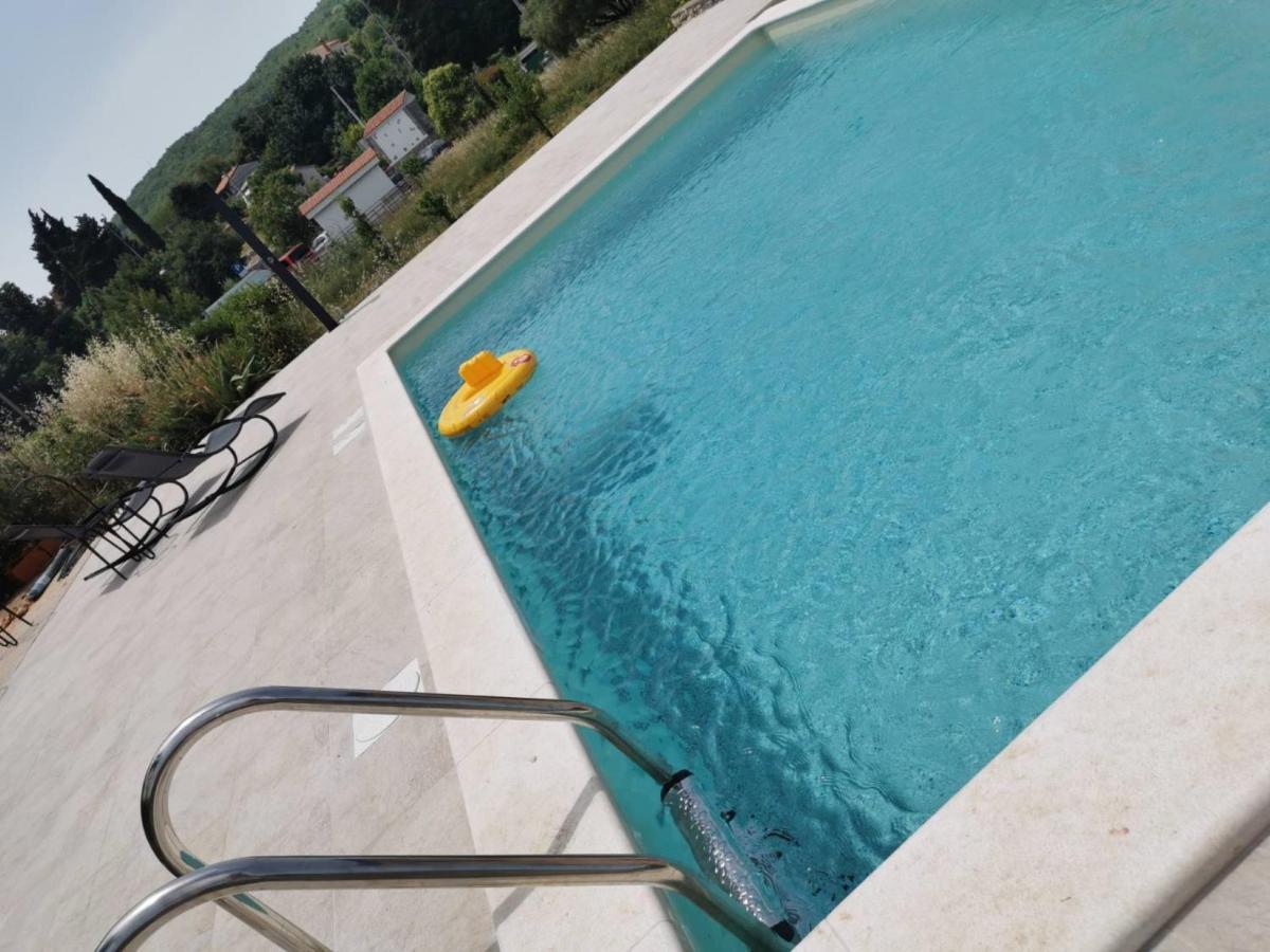 Apartments Barbara With Pool Брсеч Екстер'єр фото