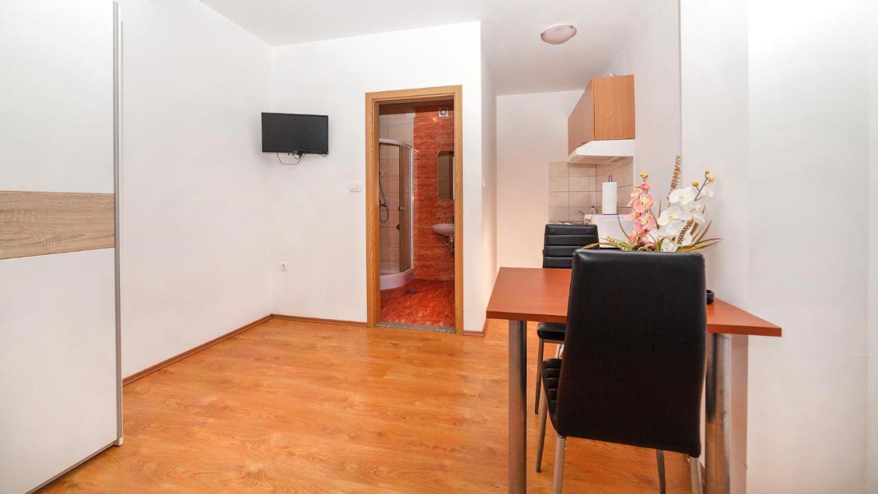 Apartments Barbara With Pool Брсеч Екстер'єр фото