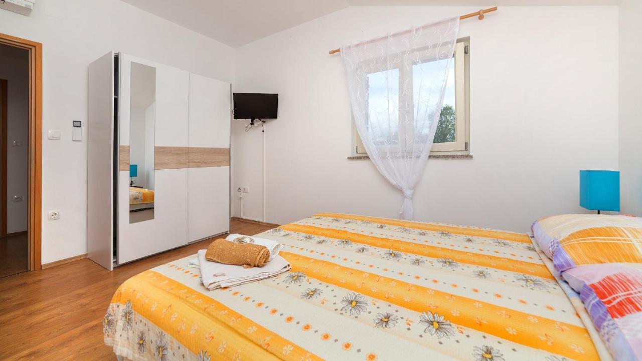 Apartments Barbara With Pool Брсеч Екстер'єр фото