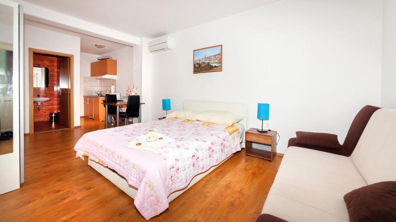 Apartments Barbara With Pool Брсеч Екстер'єр фото