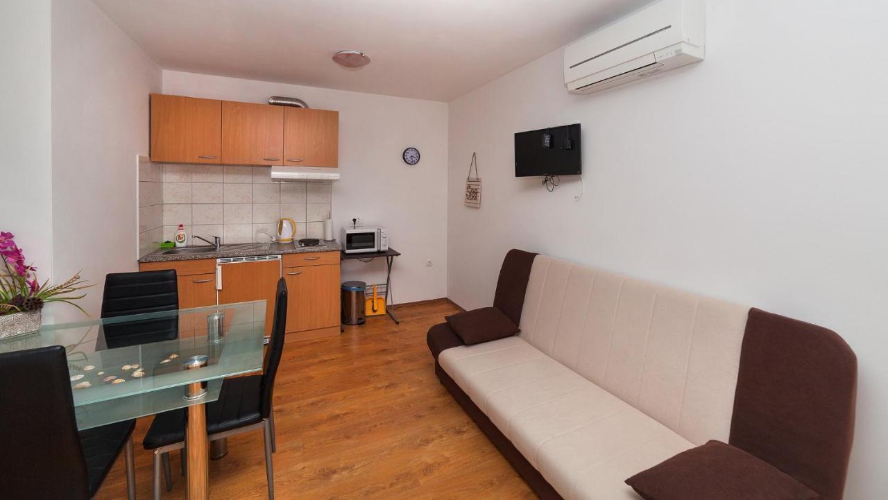 Apartments Barbara With Pool Брсеч Екстер'єр фото