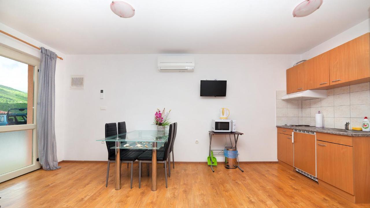 Apartments Barbara With Pool Брсеч Екстер'єр фото